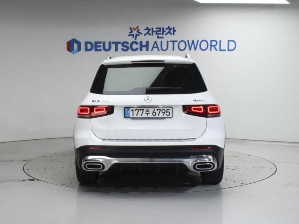 Mercedes Benz GLB Class - Vista 4