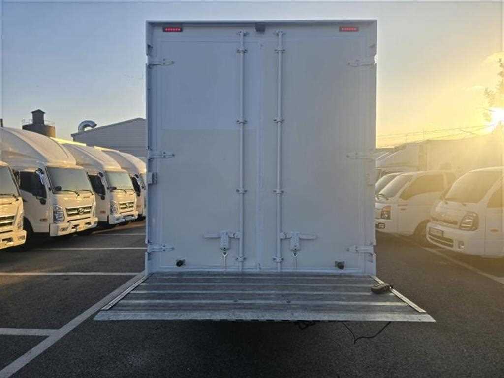 medium and large cargo truck - Vista 8