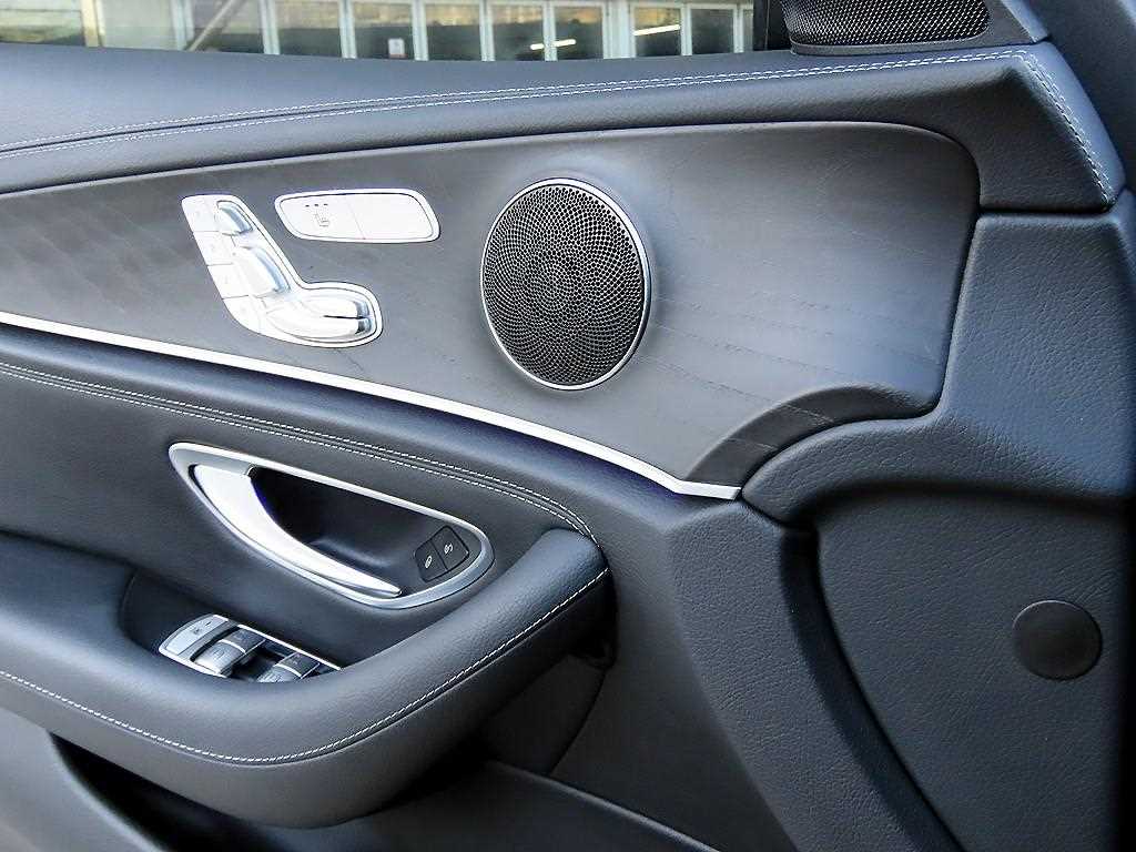 Mercedes Benz E class - Vista 12