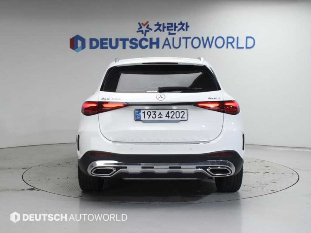 Mercedes Benz GLC Class - Vista 4