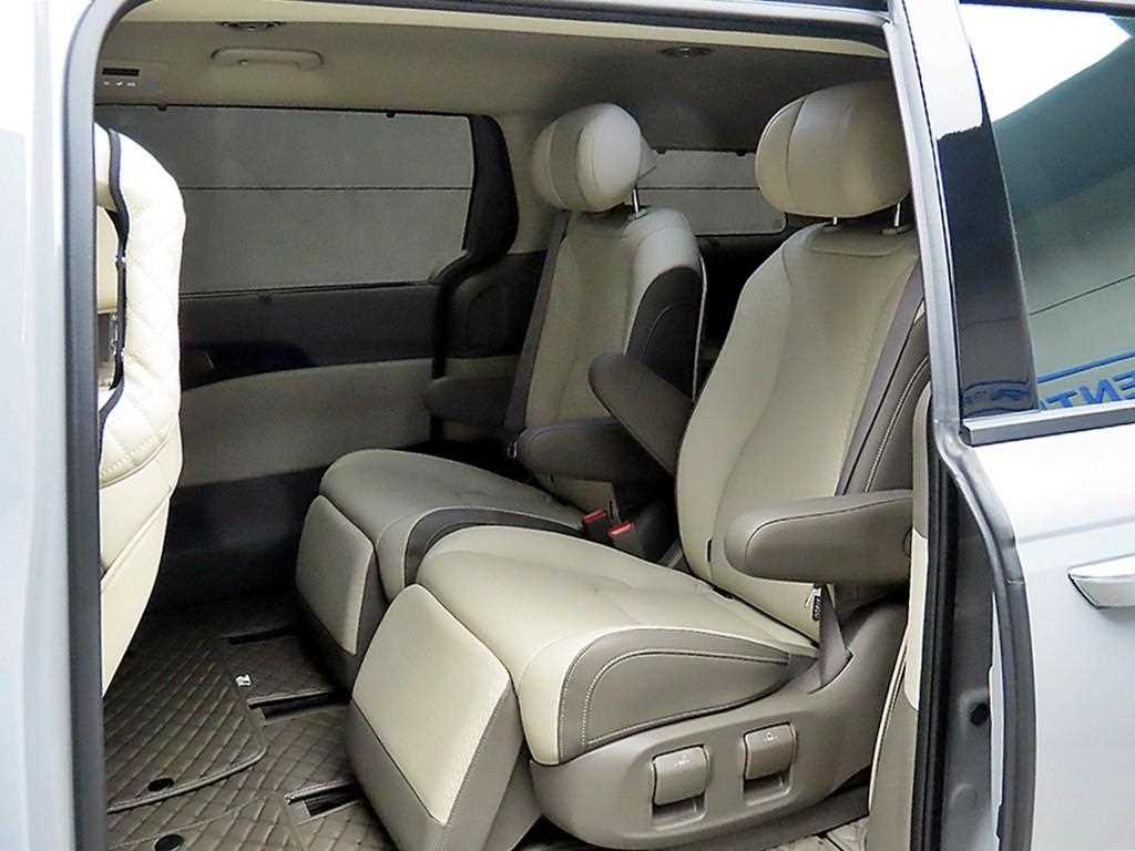 KIA Carnival - Vista 6