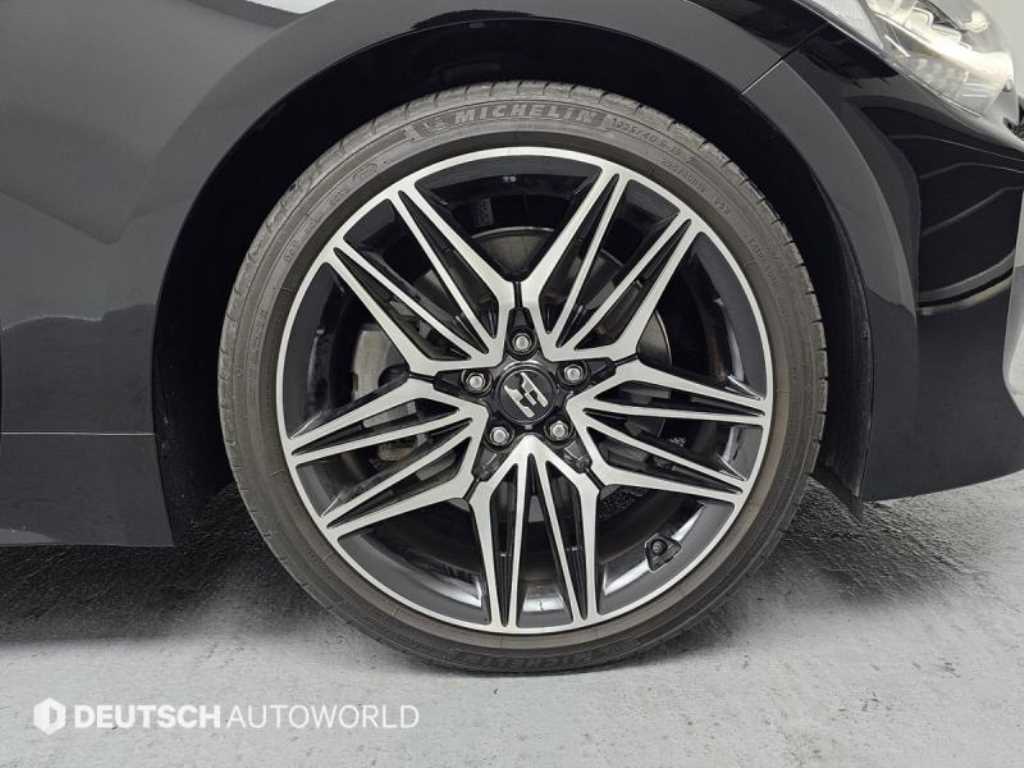 KIA Stinger - Vista 5