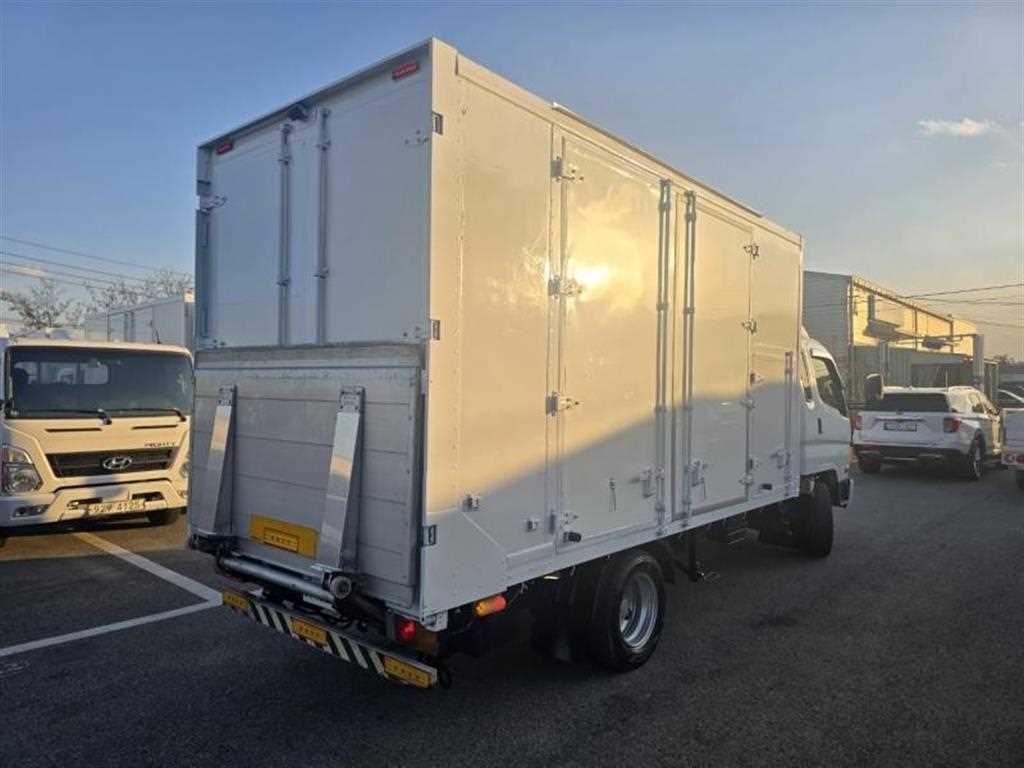 medium and large cargo truck - Vista 6