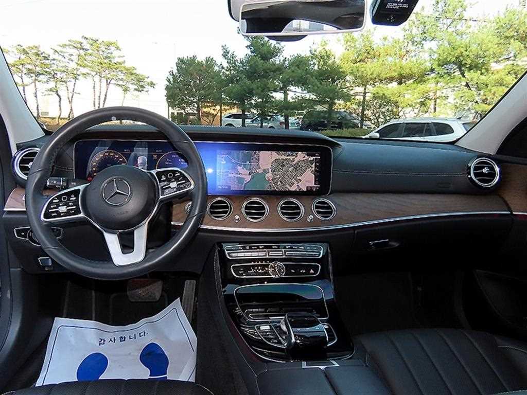 Mercedes Benz E class - Vista 7