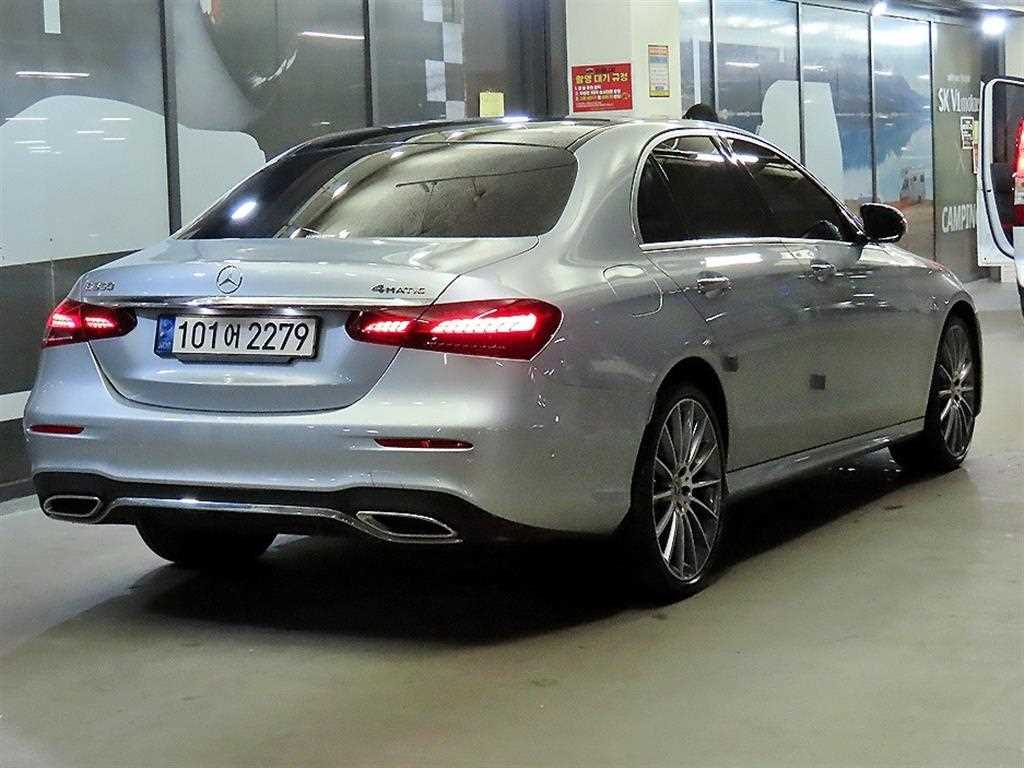 Mercedes Benz E class - Vista 4