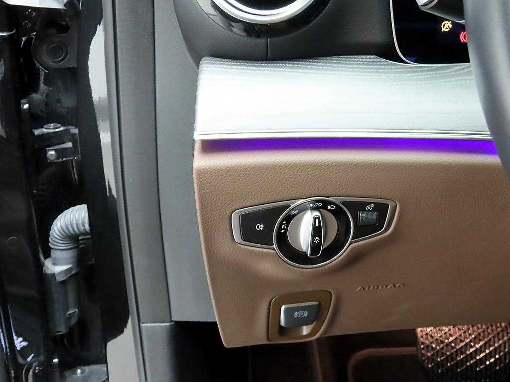 Mercedes Benz E class - Vista 12