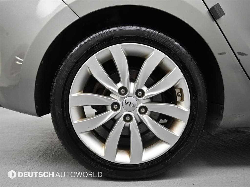 KIA Carens - Vista 12
