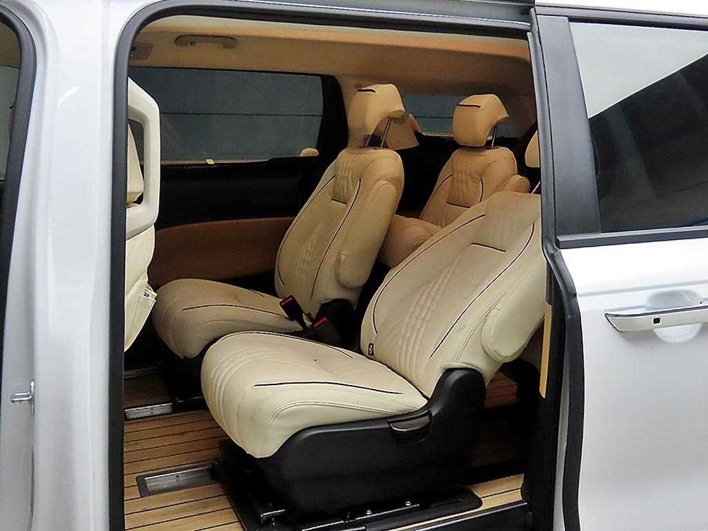 KIA Carnival - Vista 6