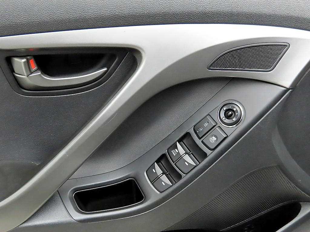 HYUNDAI Avante - Vista 11