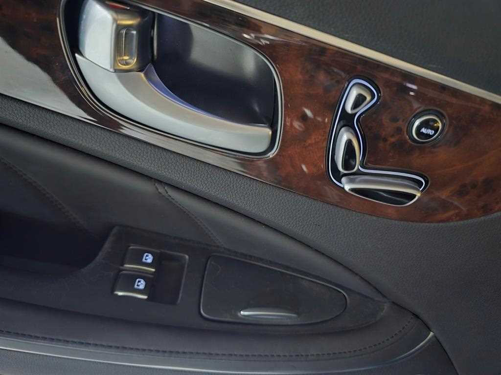 HYUNDAI Equus - Vista 12