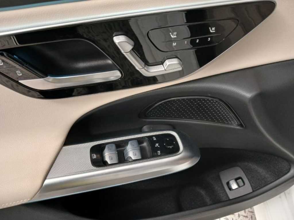 Mercedes Benz E class - Vista 9