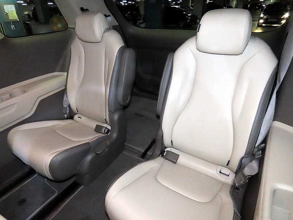 KIA Carnival - Vista 8