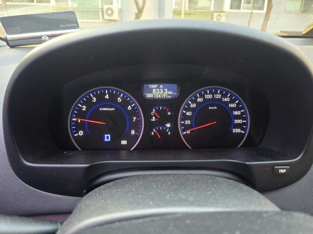 HYUNDAI Avante - Vista 4