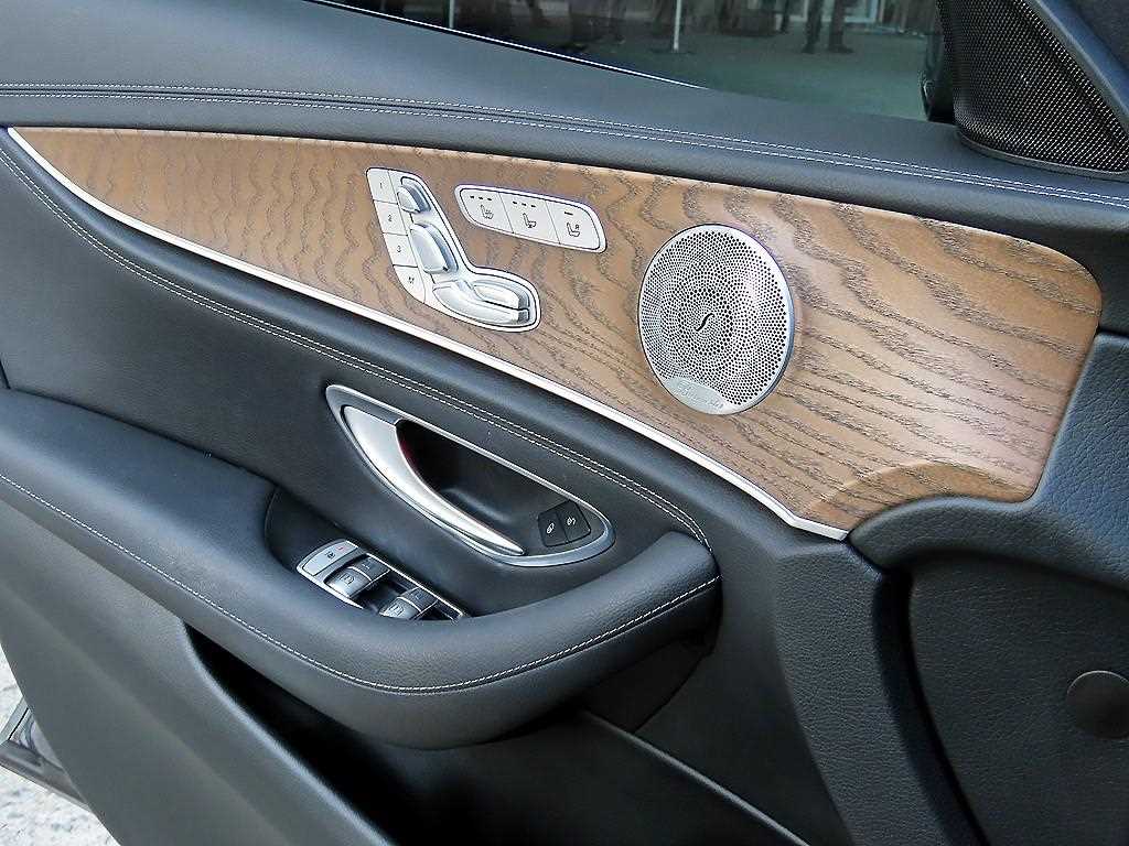 Mercedes Benz E class - Vista 12