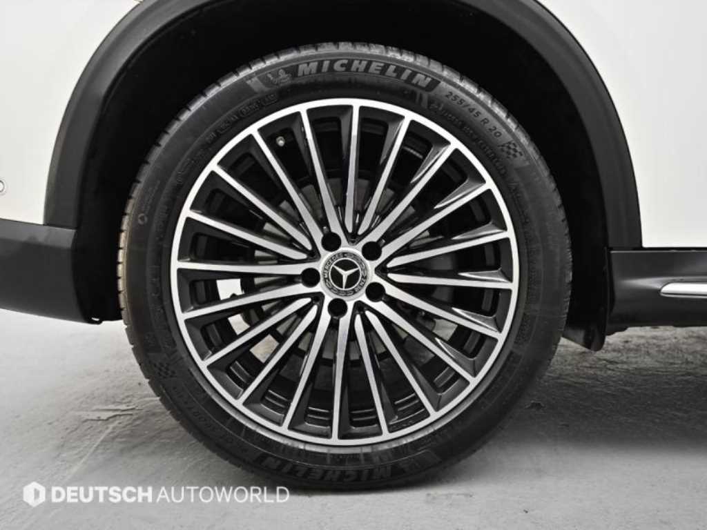 Mercedes Benz GLC Class - Vista 5