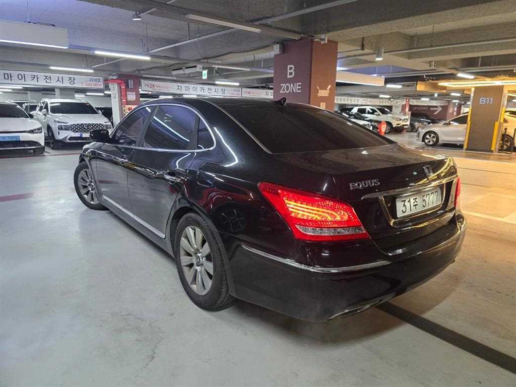 HYUNDAI Equus - Vista 5