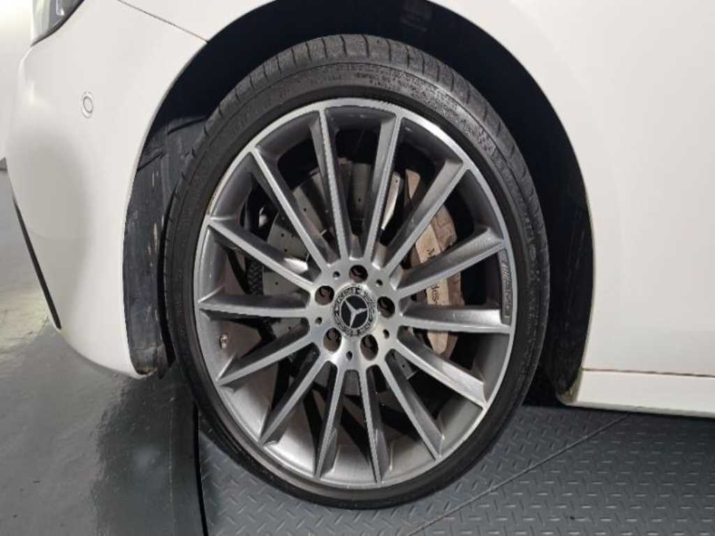 Mercedes Benz E class - Vista 5