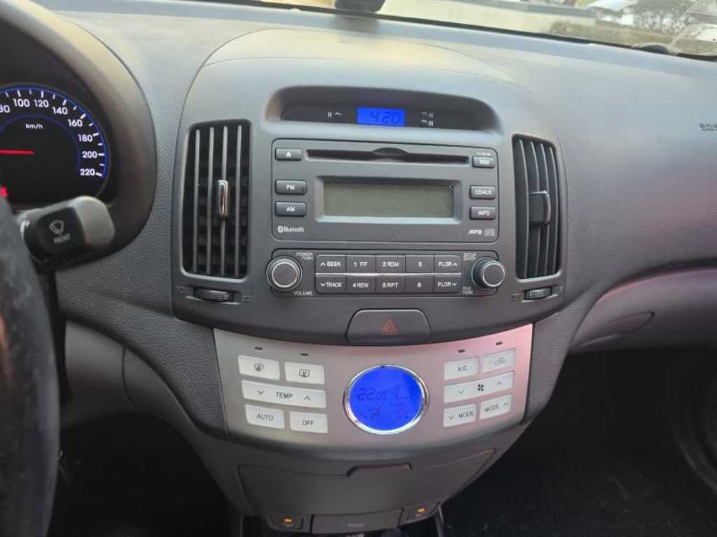 HYUNDAI Avante - Vista 5