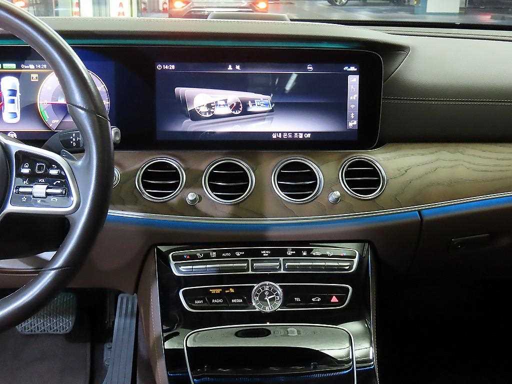 Mercedes Benz E class - Vista 11