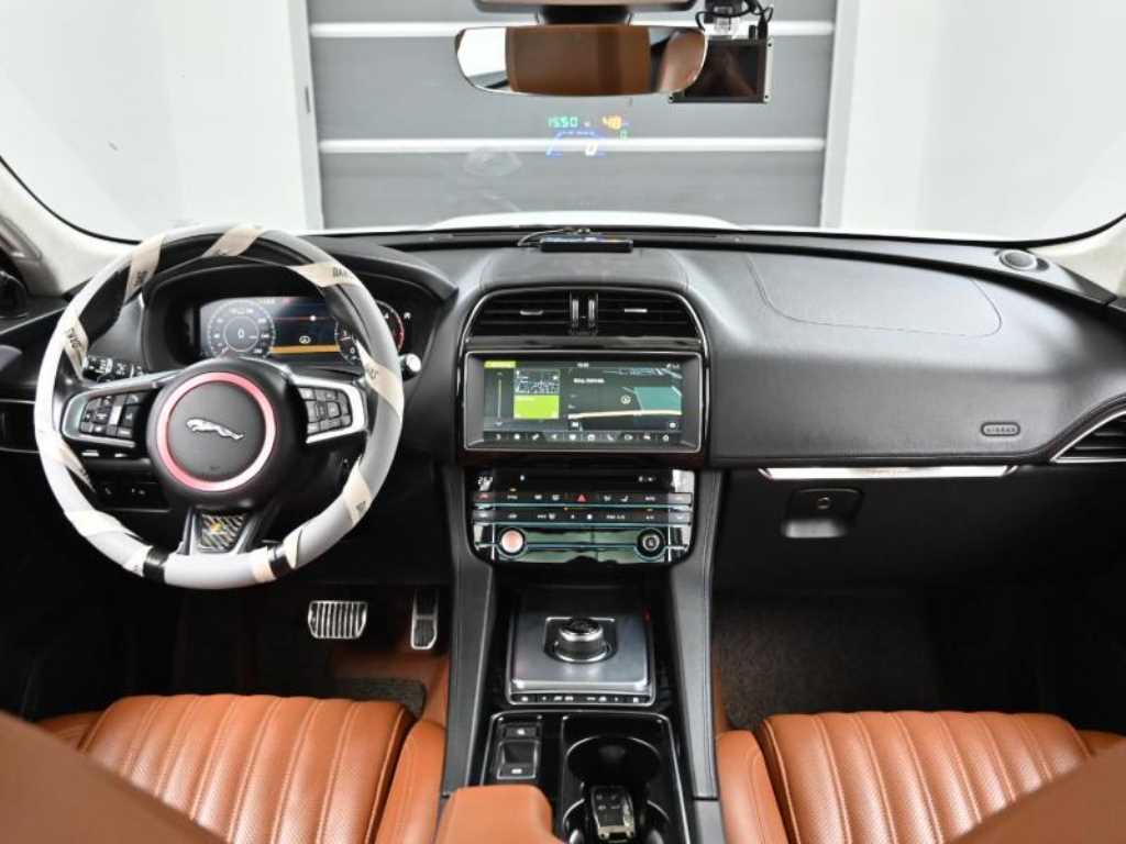 Jaguar F-PACE - Vista 7