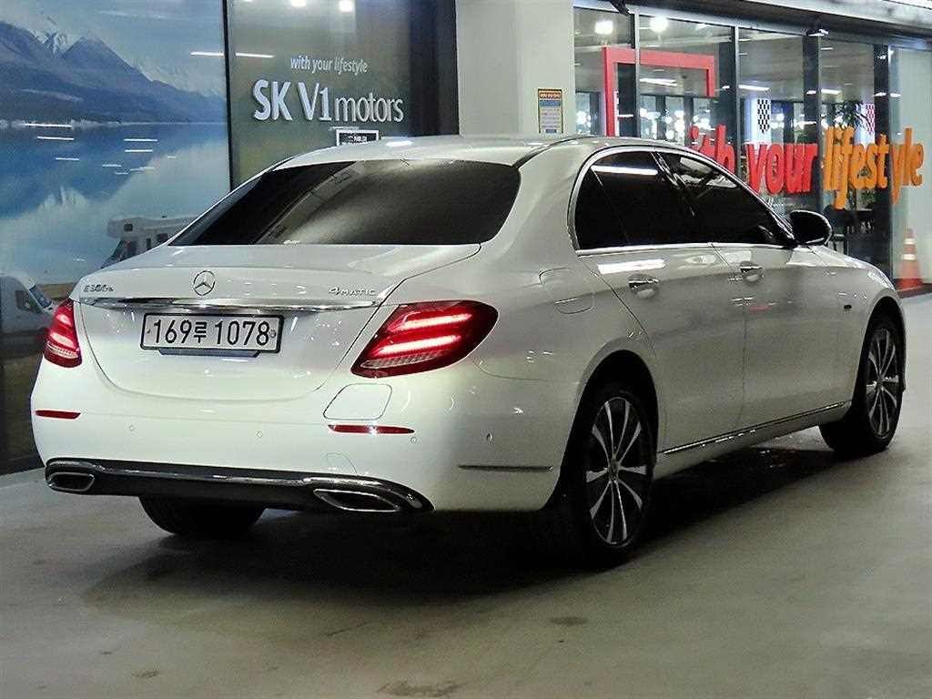 Mercedes Benz E class - Vista 4