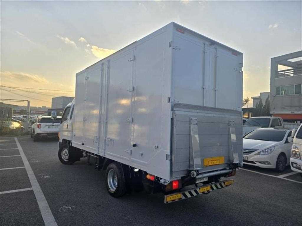 medium and large cargo truck - Vista 4