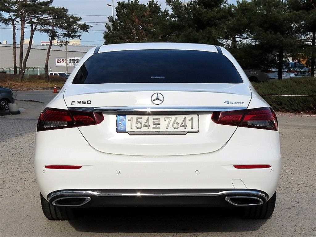 Mercedes Benz E class - Vista 4