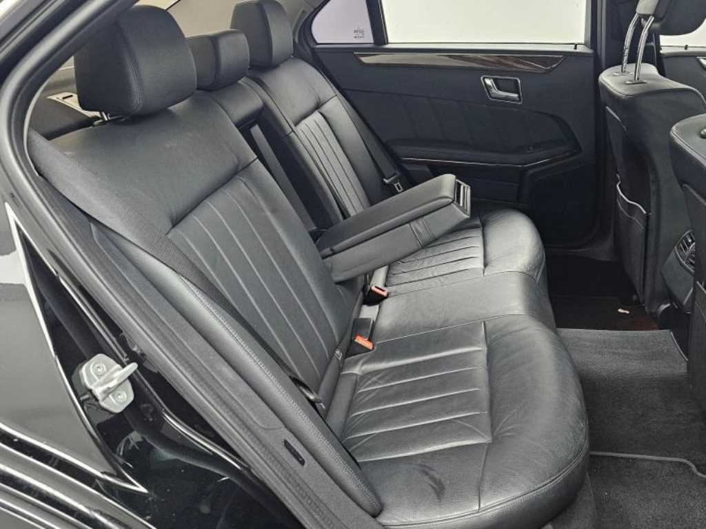 Mercedes Benz E class - Vista 12