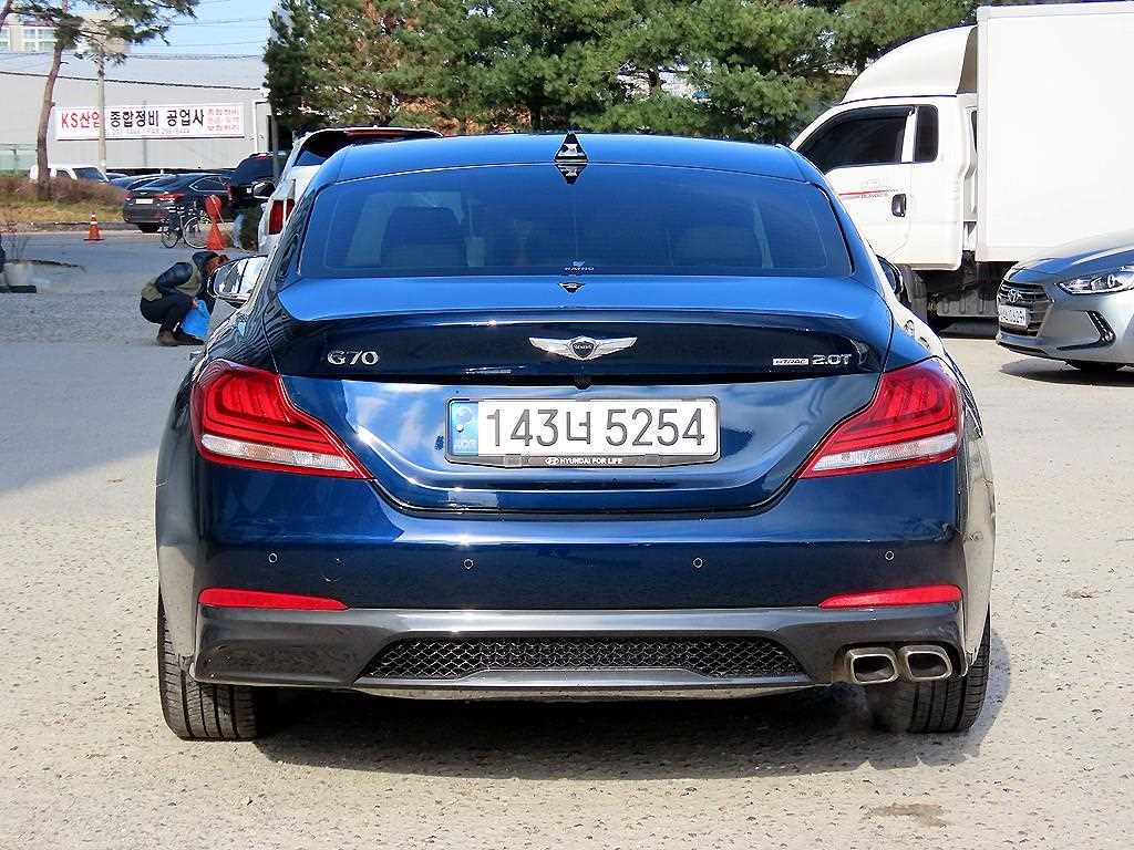 Genesis G70 - Vista 4