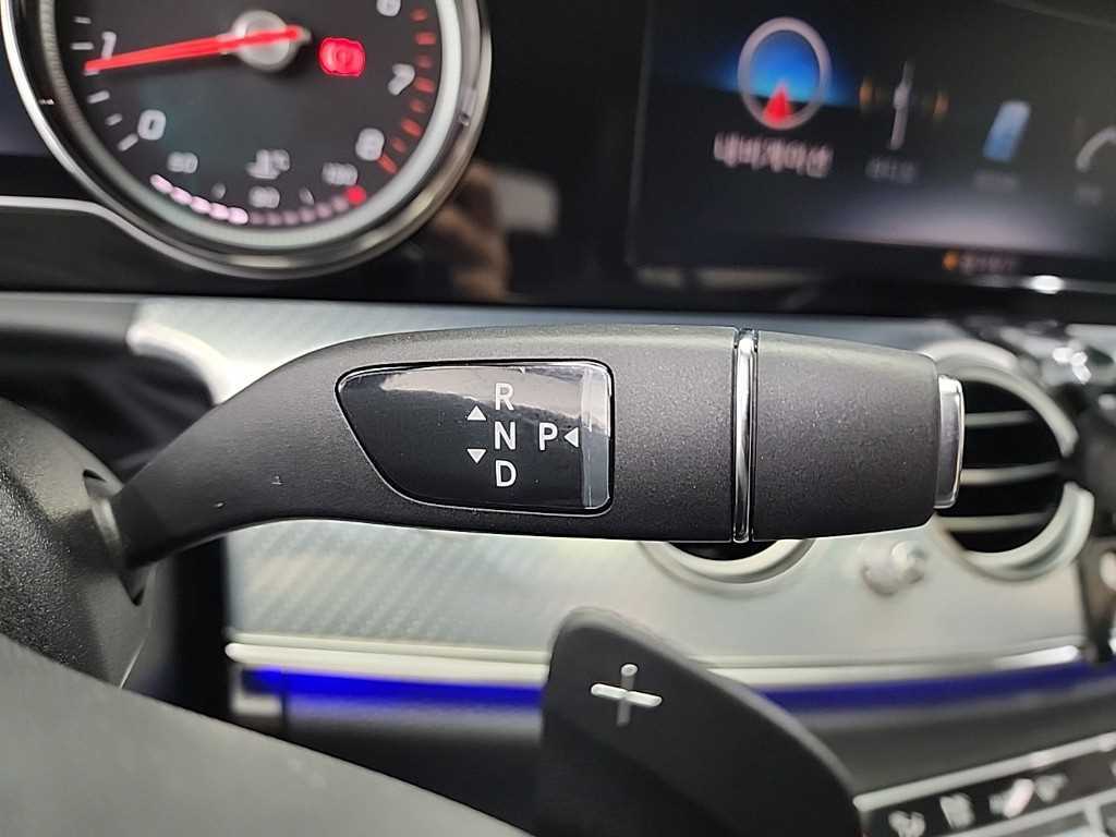 Mercedes Benz E class - Vista 8