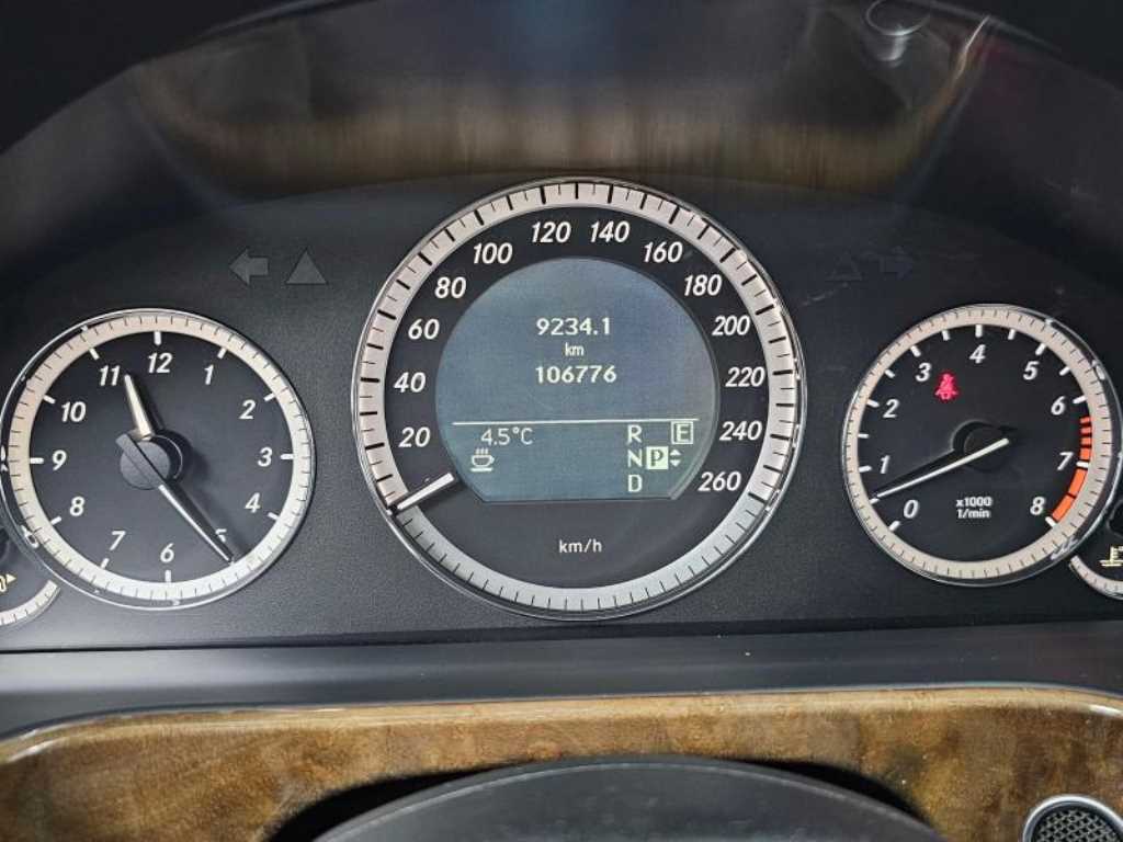 Mercedes Benz E class - Vista 8