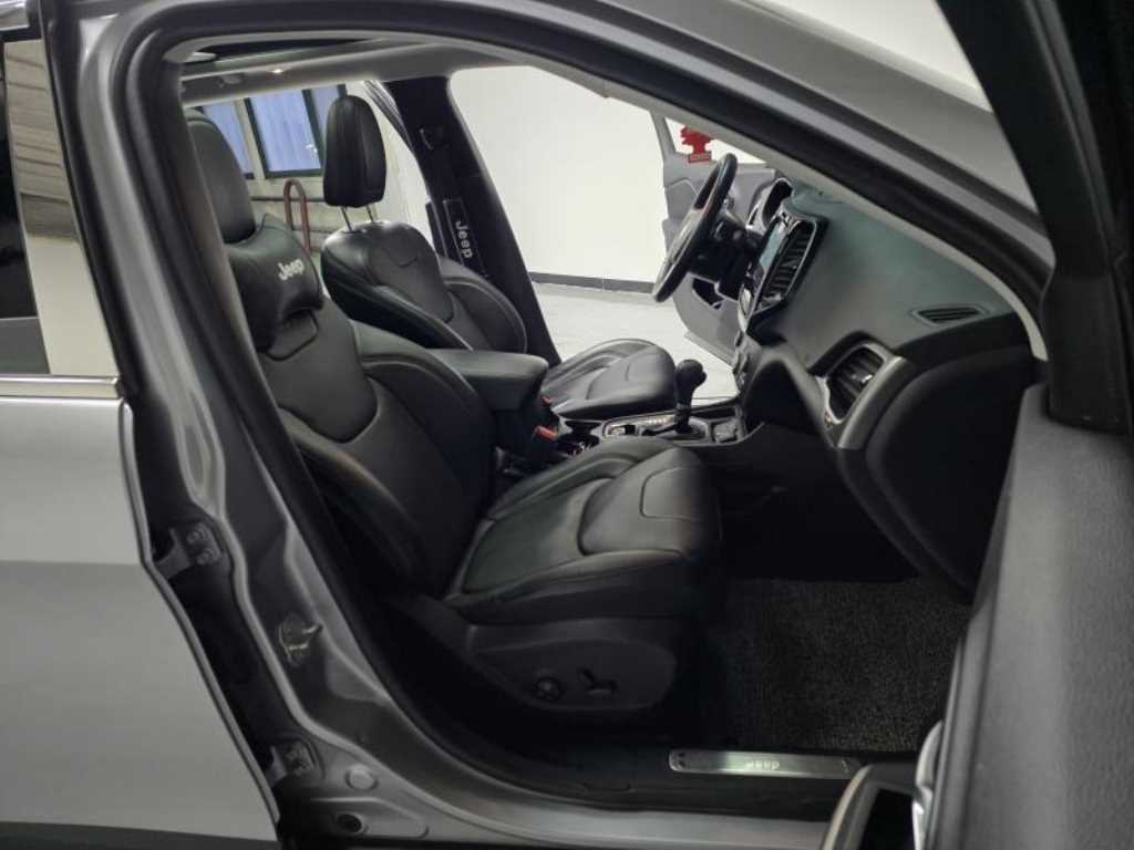 Jeep Cherokee - Vista 10