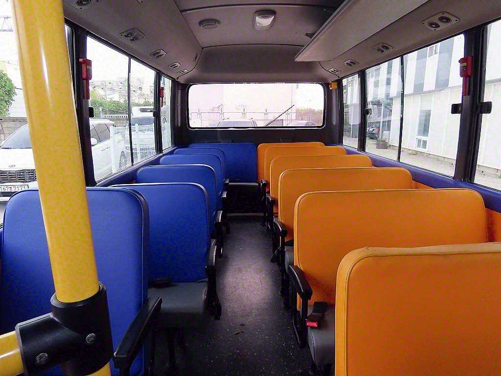 medium and large bus Hyundai bus - Vista 7