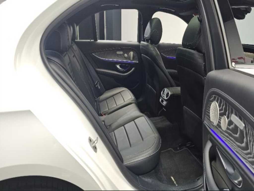 Mercedes Benz E class - Vista 12