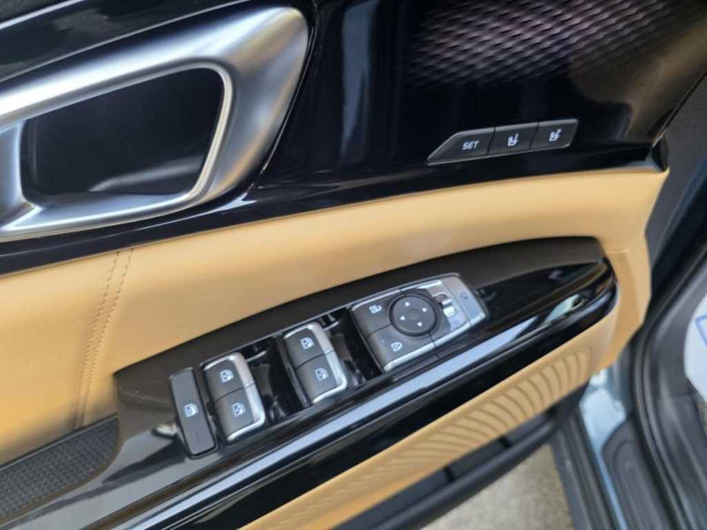 KIA Carnival - Vista 11