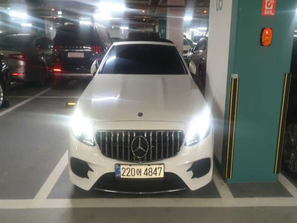 Mercedes Benz E class - Vista 5