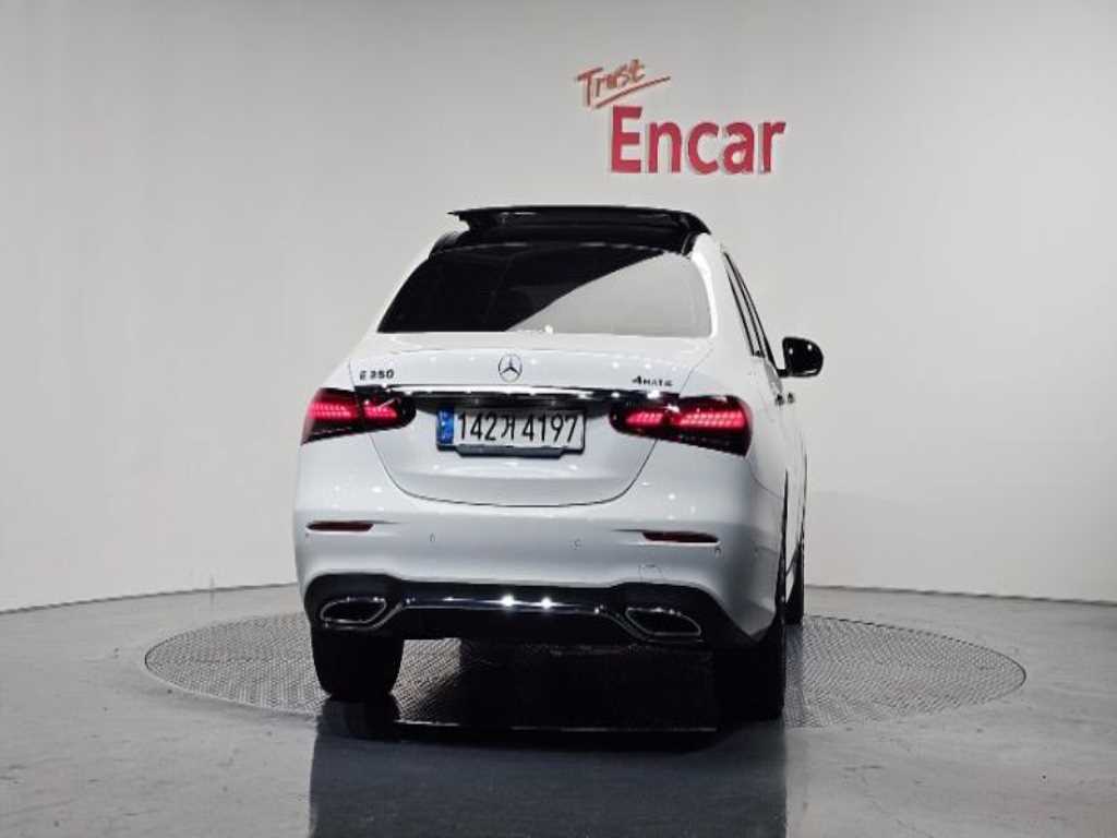 Mercedes Benz E class - Vista 4