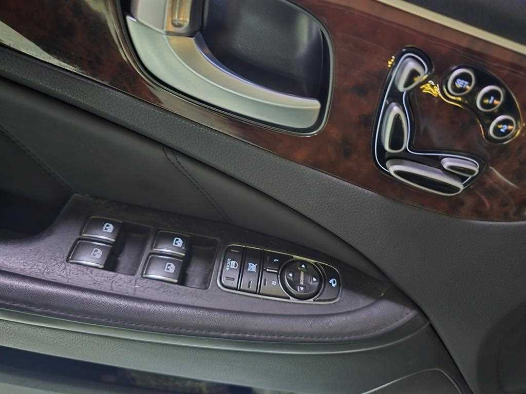 HYUNDAI Equus - Vista 8