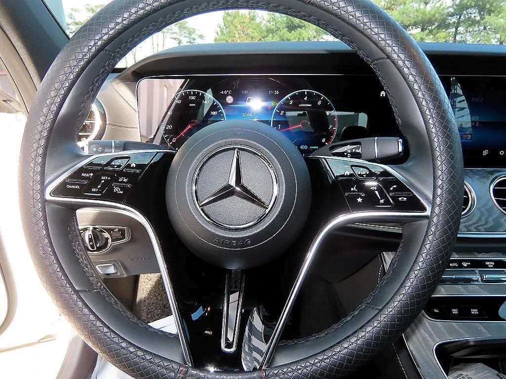 Mercedes Benz E class - Vista 8