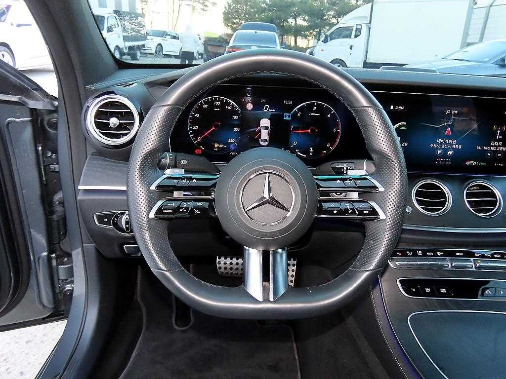 Mercedes Benz E class - Vista 8