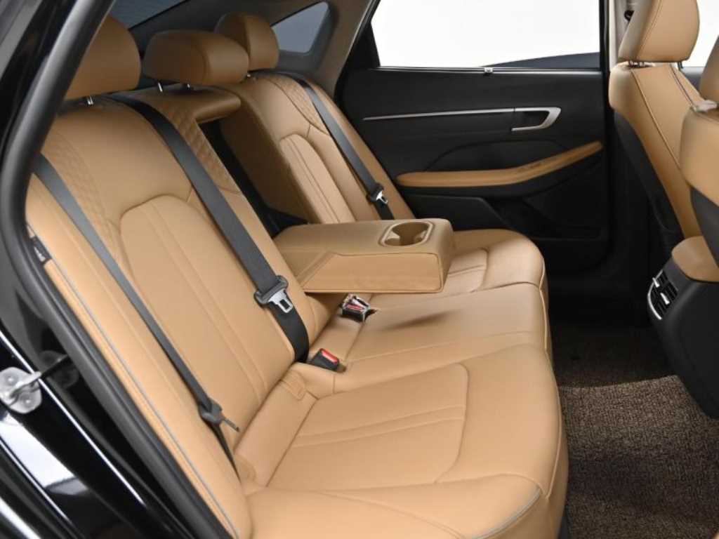 HYUNDAI Sonata - Vista 12