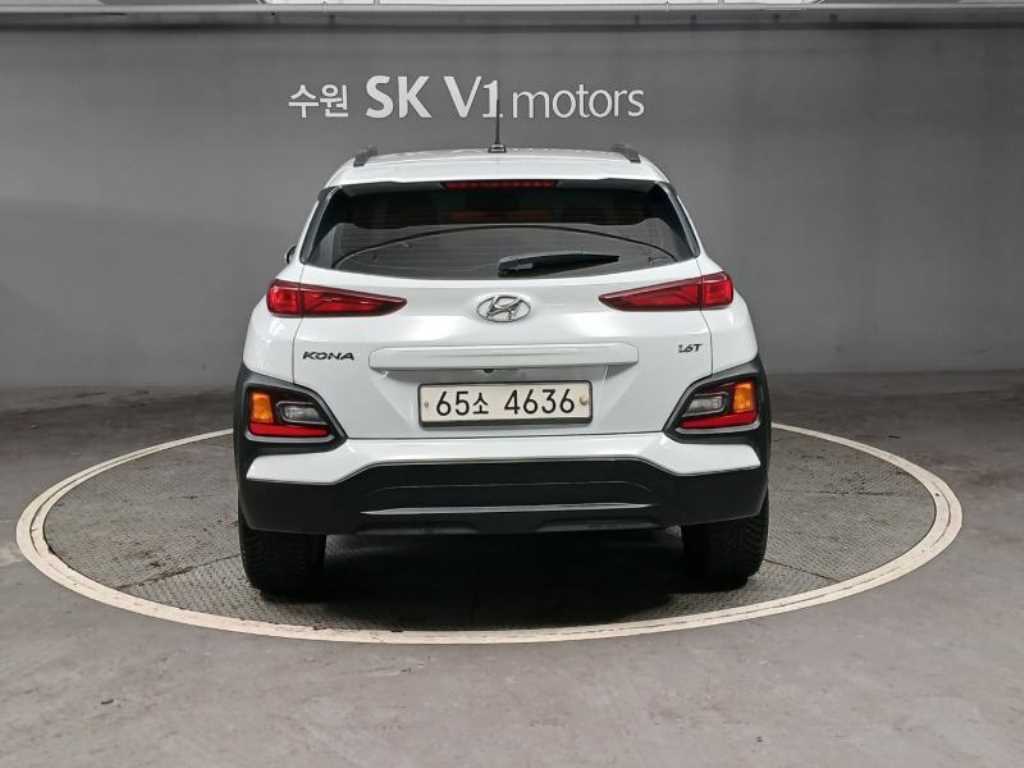 HYUNDAI Kona - Vista 4