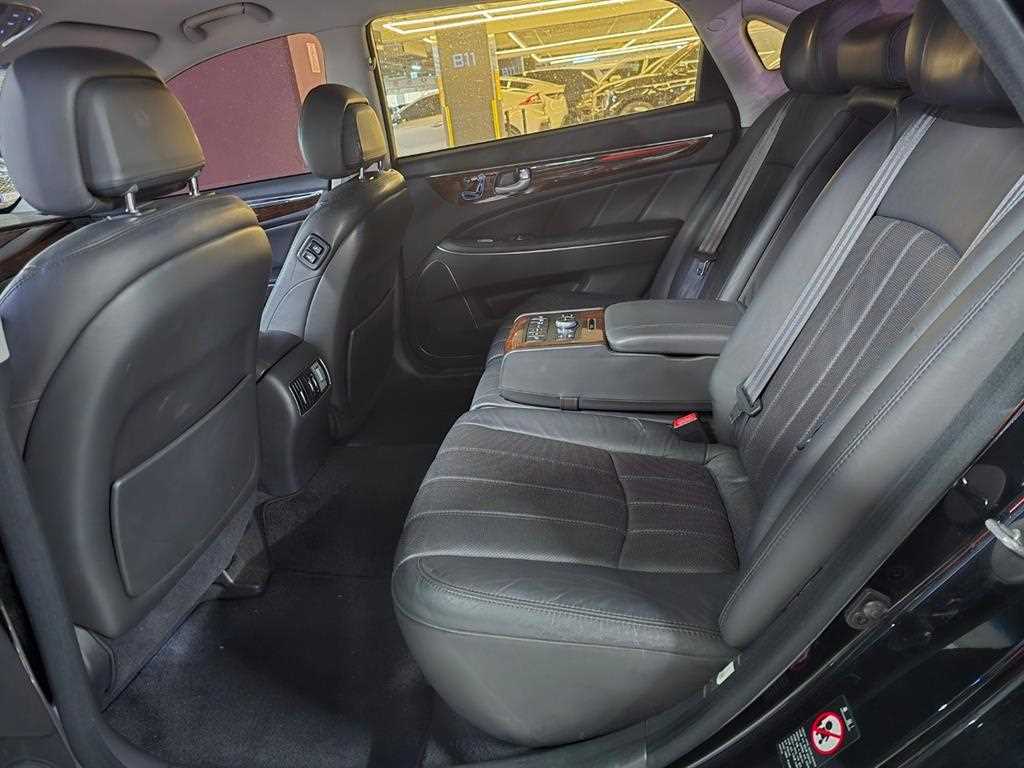 HYUNDAI Equus - Vista 11