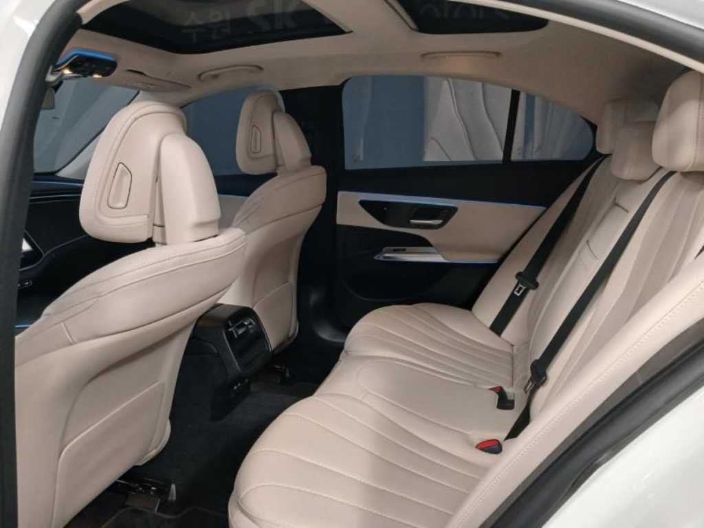 Mercedes Benz E class - Vista 8