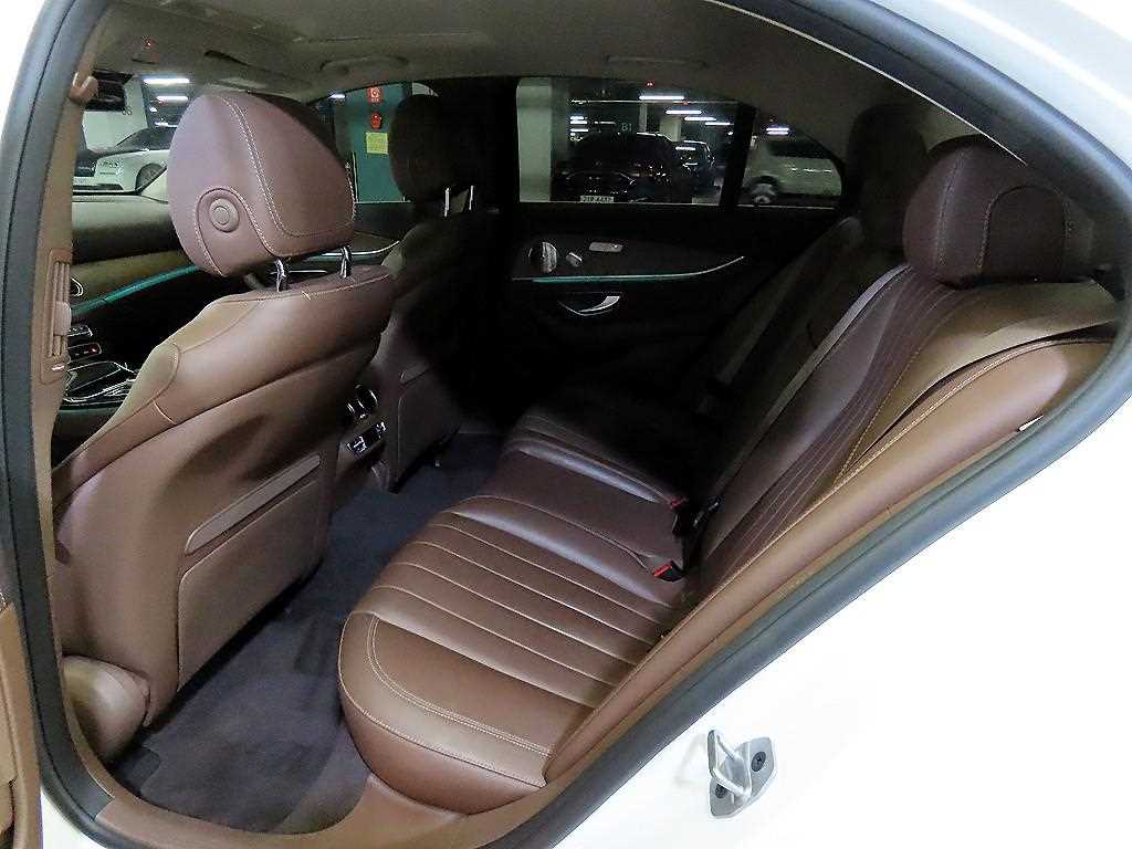 Mercedes Benz E class - Vista 7