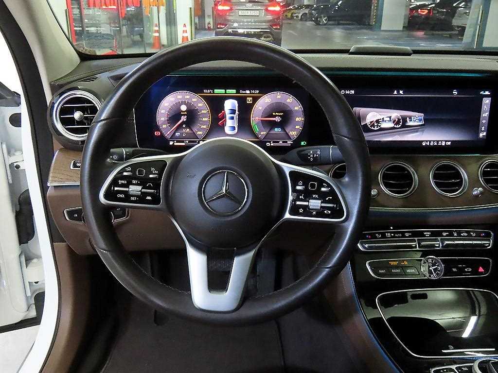 Mercedes Benz E class - Vista 8