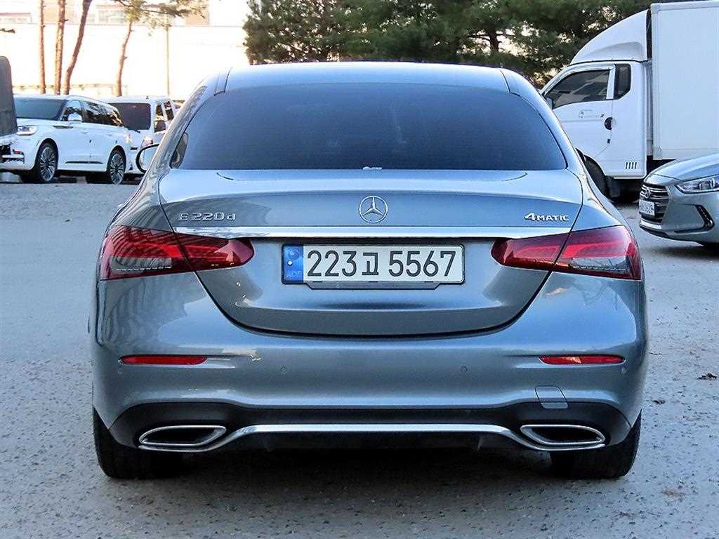 Mercedes Benz E class - Vista 4
