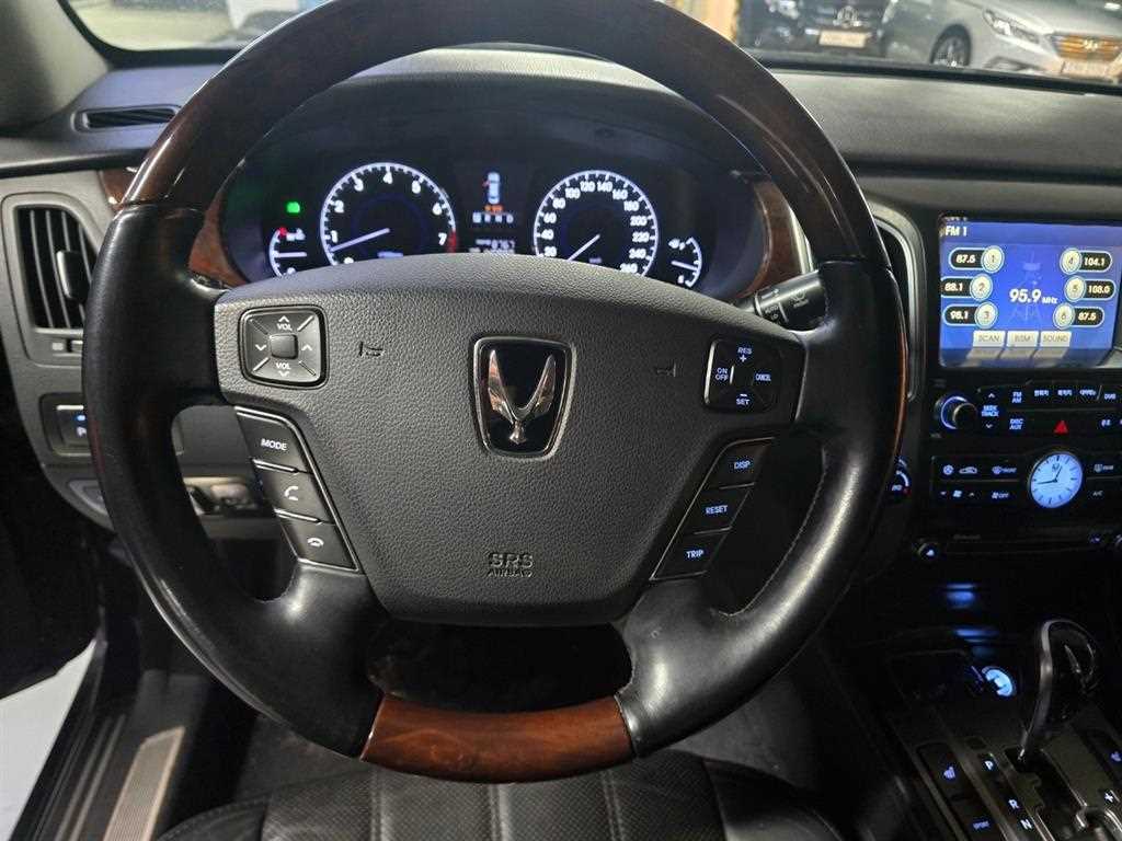 HYUNDAI Equus - Vista 6