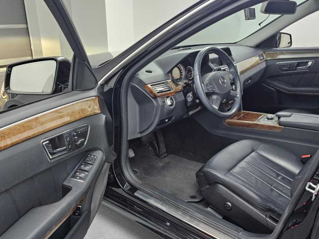 Mercedes Benz E class - Vista 11