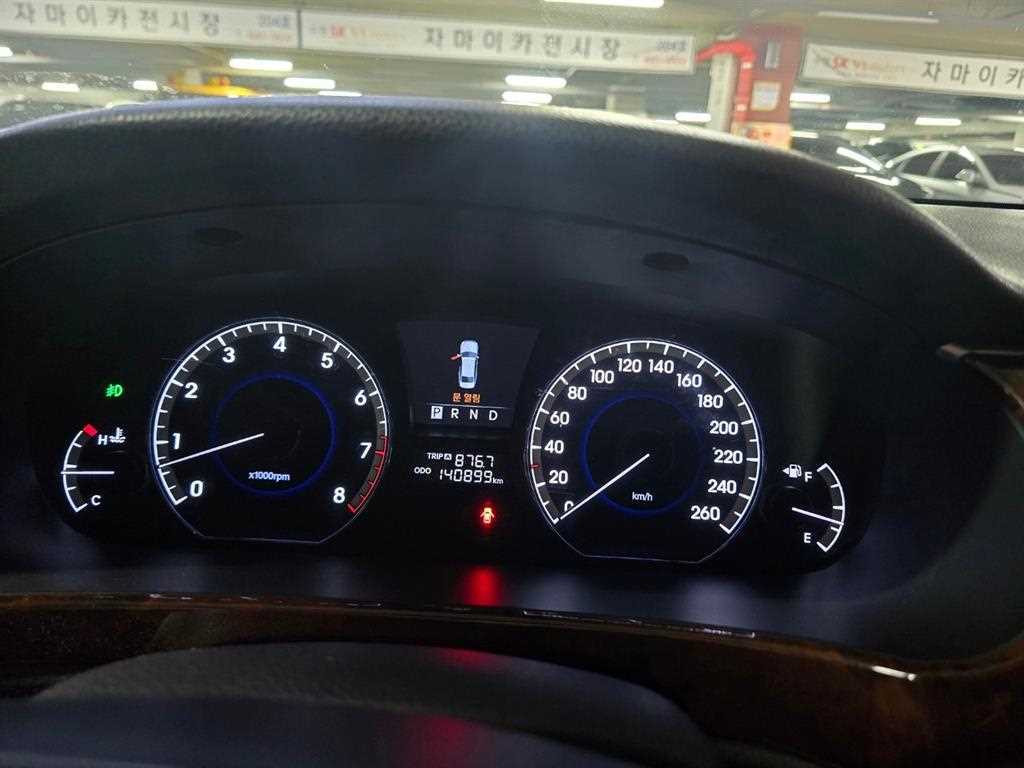 HYUNDAI Equus - Vista 7